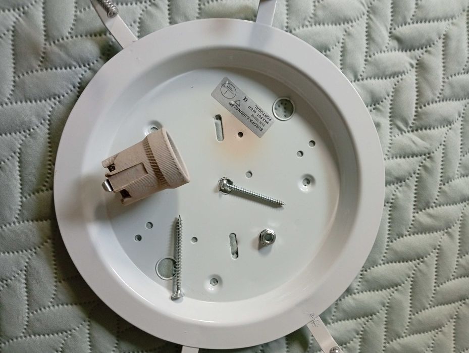 Candeeiro NOVO para  quarto ou corredor