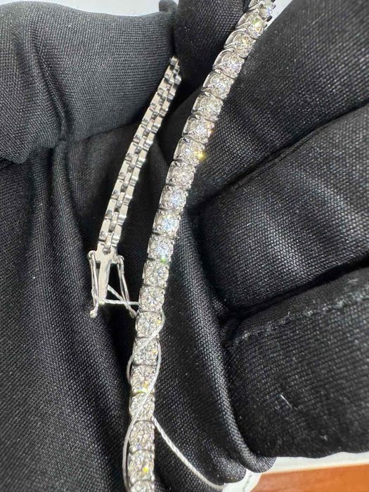Золотий браслет теніс з натуральними діамантами 7.17 карат.