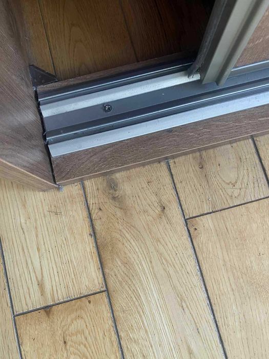 szafa (zabudowana) trzydrzwiowa