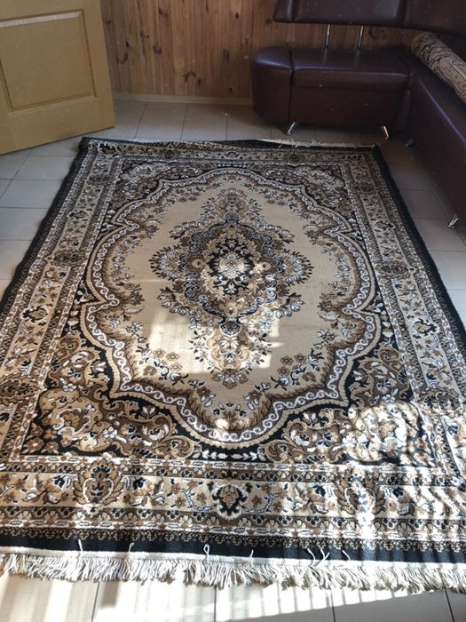 Продам ковер в очень хорошем состоянии