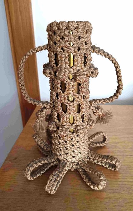 Arte de trincheira/militar, peça de artilharia naval revestida em macramé