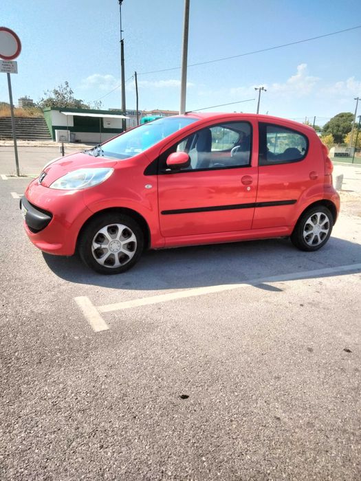 Peugeot 107 1.0 5 Portas - 2006 - 178.000 km