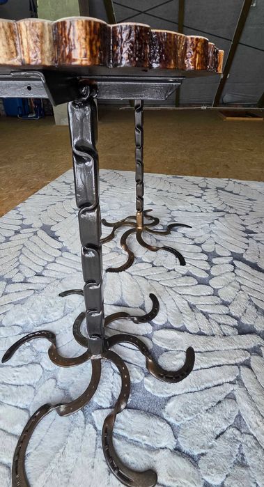 Stolik kawowy okrągły z poroża jelenia.