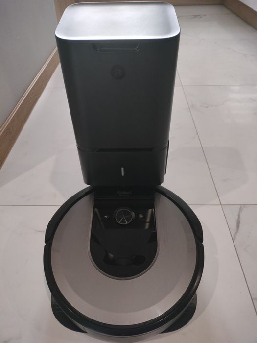 iRobot Roomba i7 + stacja bazowa