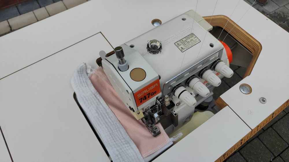 Maszyna krawiecka owerlok SIRUBA