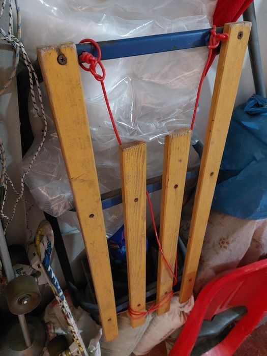 Санки для катання по снігу