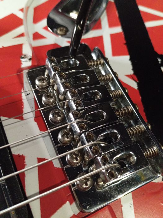 Guitarra estilo EVH “Frankenstrat” – Custom | Excelente estado