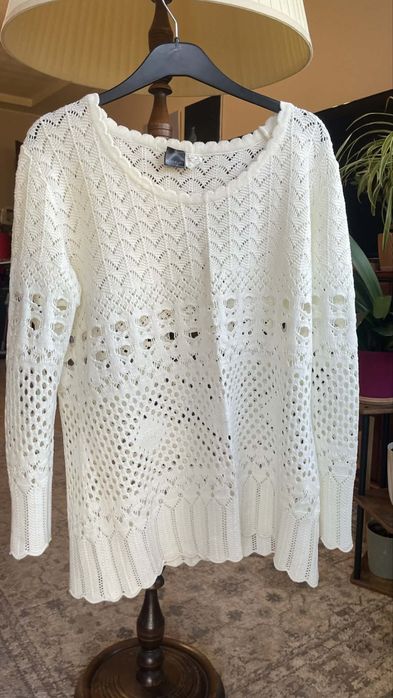 Lekki sweter ażurowy
