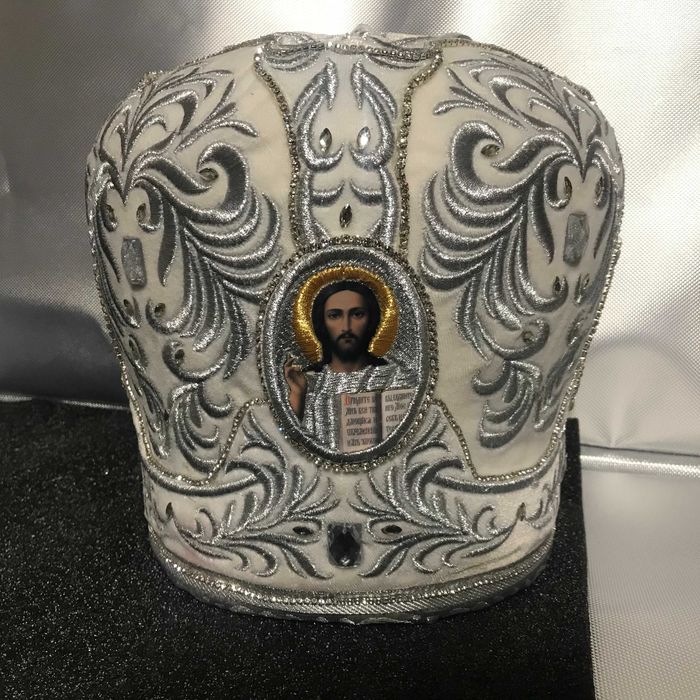 Мітра нова для священика