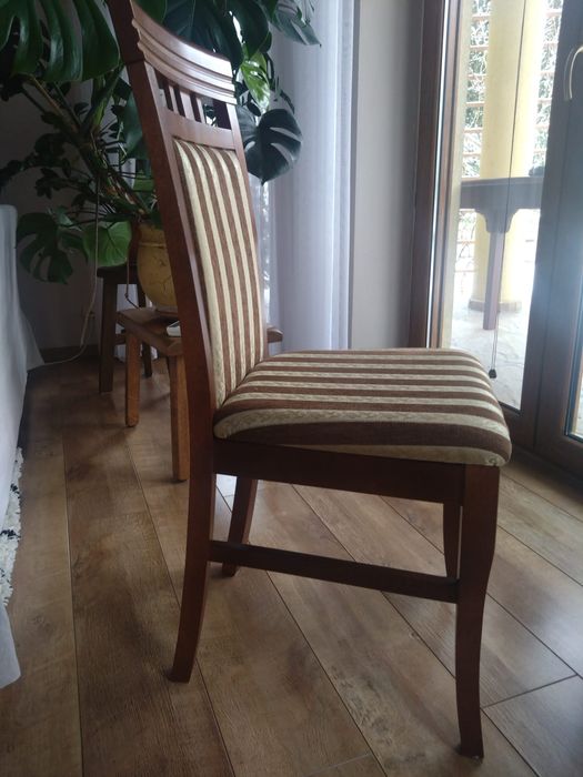 Krzeseła do jadalni (drewno + tapicerka) – OKAZJA!