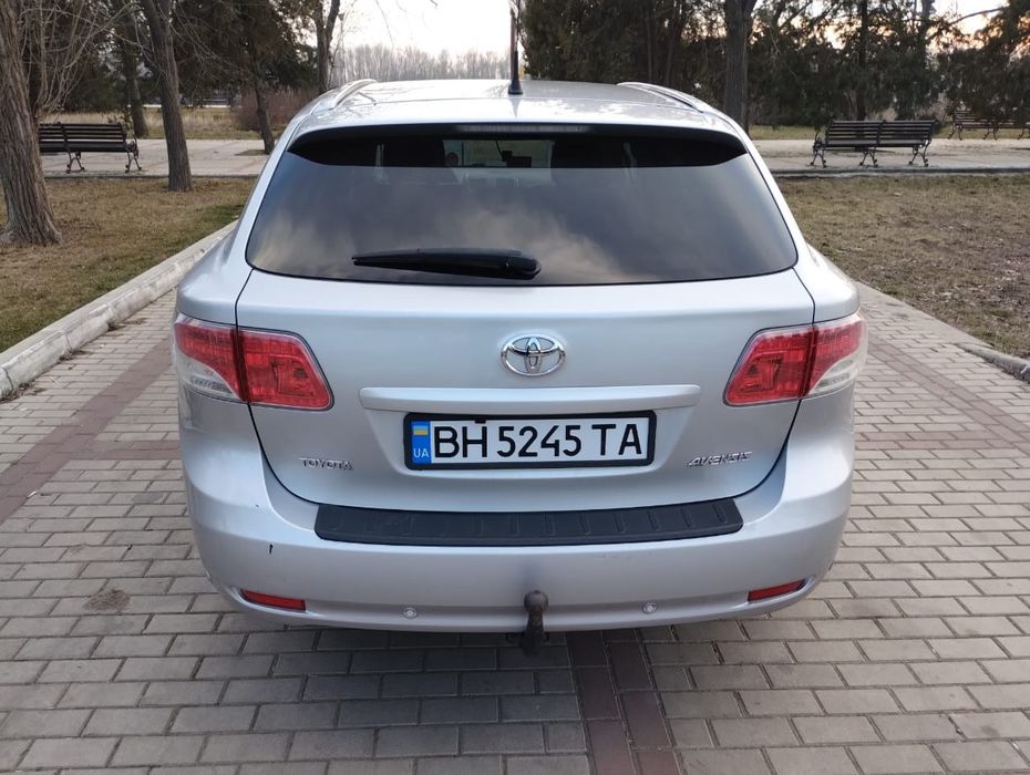 Автомобиль Toyota Avensis