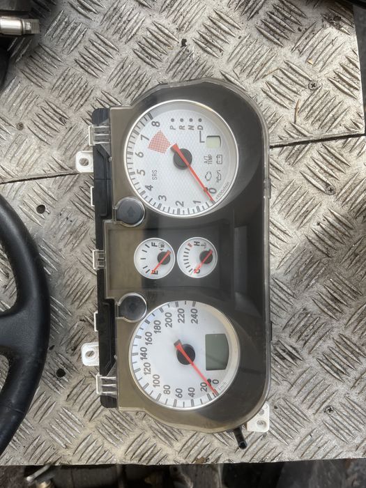 Приборная панель Mitsubishi Outlander 2005г аутлендер