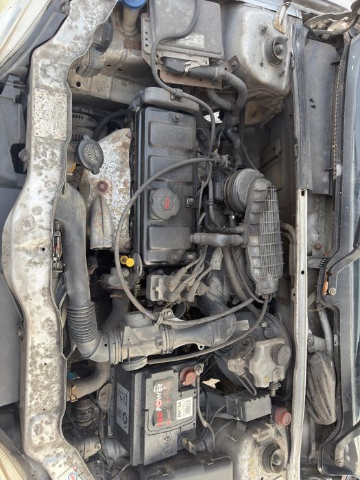 Em bom estado o carro dado que é de 1998