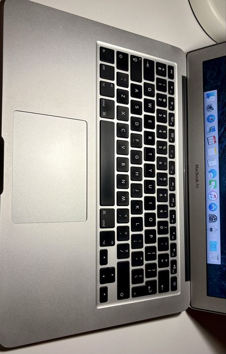 MacBook Air 13 (model z 2015 roku)