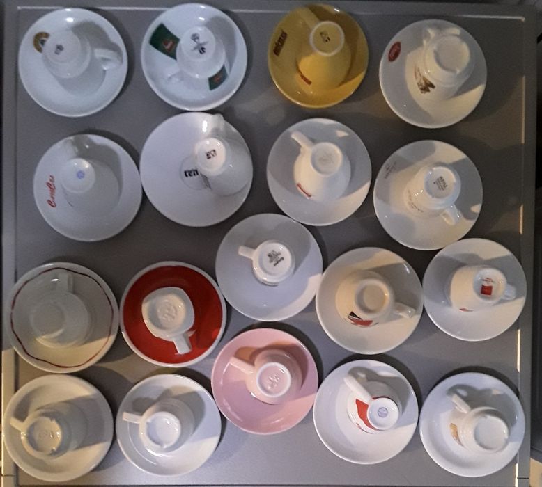 Chávenas de café com pires, com publicidade, para colecção