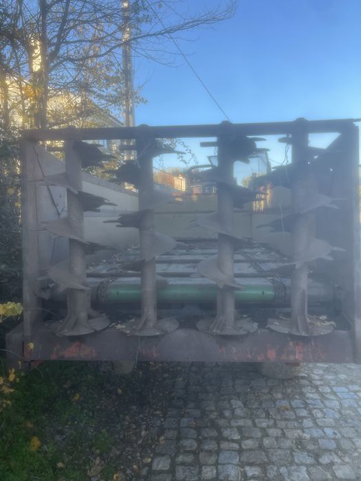 Reboque de estrume em bom estado