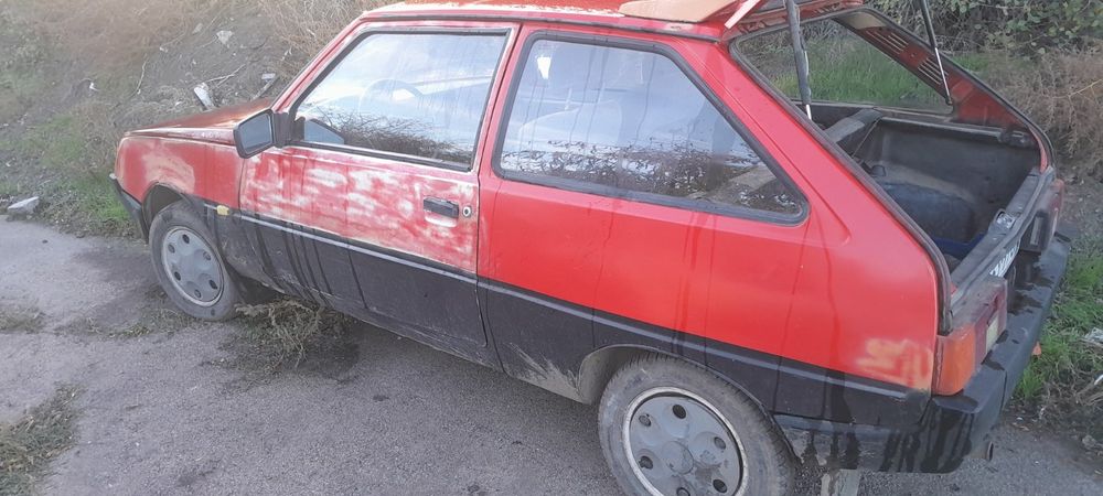 Заз  Таврия      .