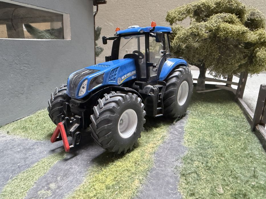 SIKU Farmer 1:32 New Holland T8.390