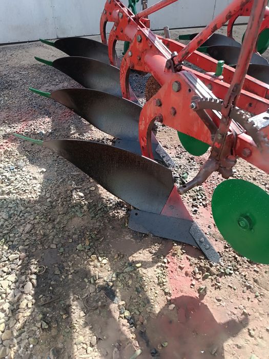 Продаються плуги Кварделен  бувші в використанні