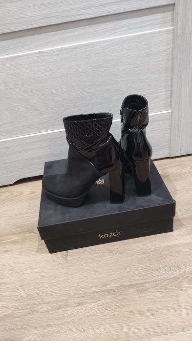 Buty damskie skórzane czarne botki kozaki trzewiki 39 Kazar