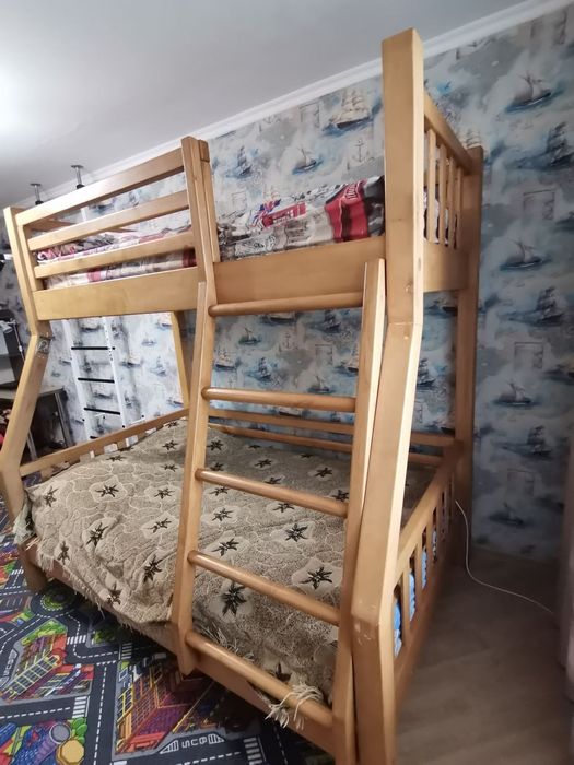 Продам ліжко двухповерхневе