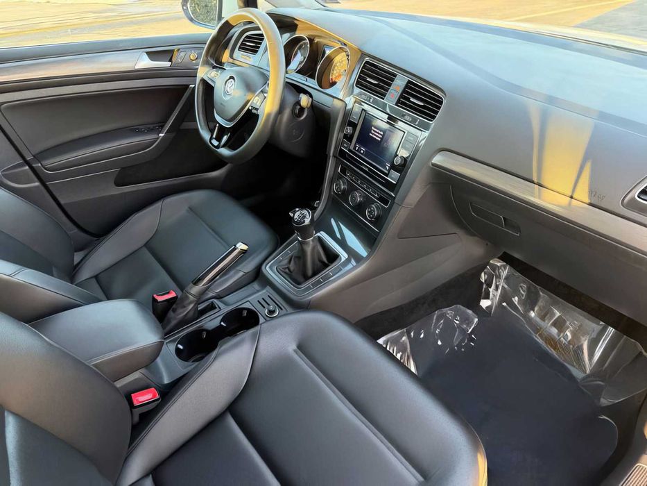 Volkswagen Golf      2020