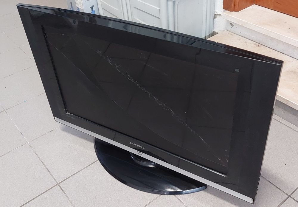 Tv Samsung LE32S71B para peças