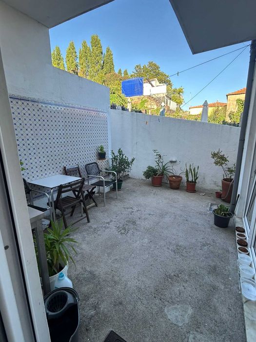 Quarto para arrendar na foz em frente a orla