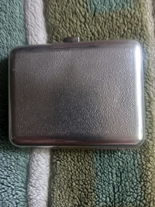 для мужчины металический футляр гребля.В хорошем состоянии