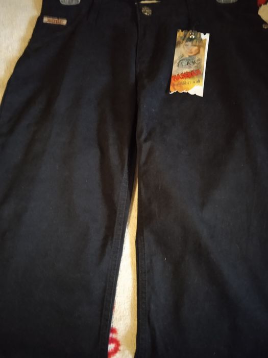Черные джинсы Maserati с короной. Италия.
