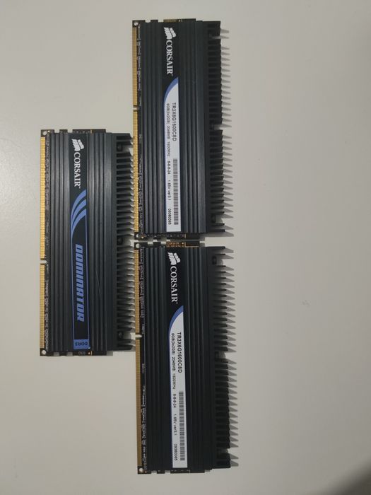 Corsair Dominator 6GB (3x2GB) 1600MHz PC3-12800 CM3X2G1600C8D