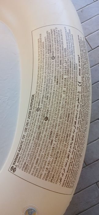 Piscina e barquinho para bebés.