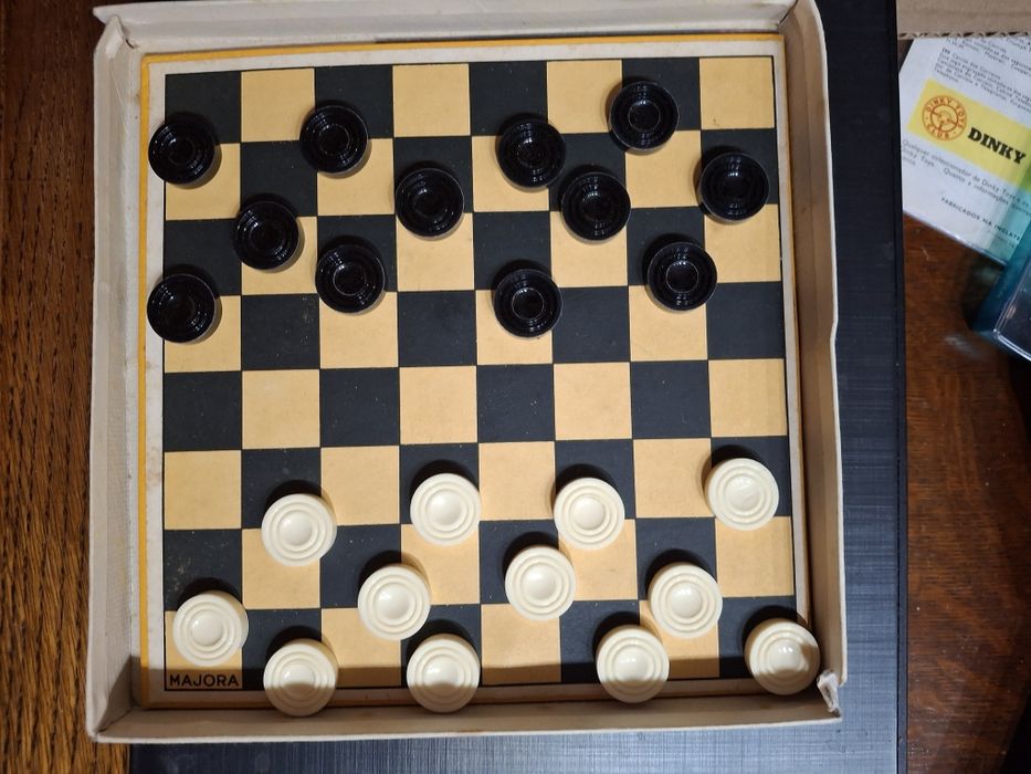 Jogo muito antigo xadrez majora peças em madeira?