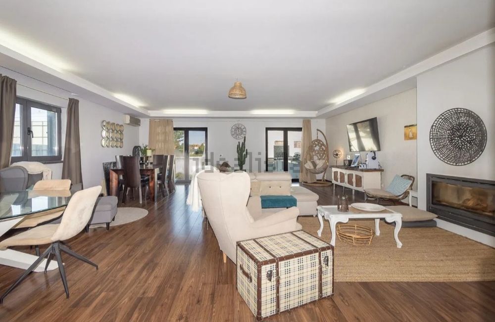 Moradia T4 piscina churrasqueira lote 741 m2