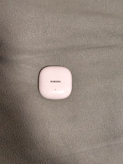Fones brancos Xiaomi Buds 5 com cancelamento de ruído