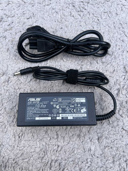 Блок живлення для ноутбука ASUS 65 W 19 V 3.42 A 5.5*2.5mm