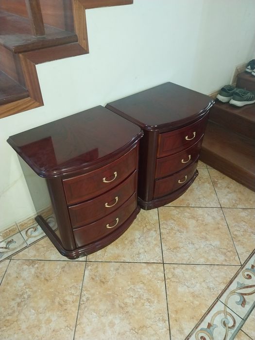 Mesinhas de cabeceira em madeira