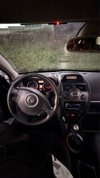 Vendo Renault Megane Break (carrinha) de Abril de 2006, com 263.192 km. Viatura nacional, muito económica e espaçosa para o dia a dia.