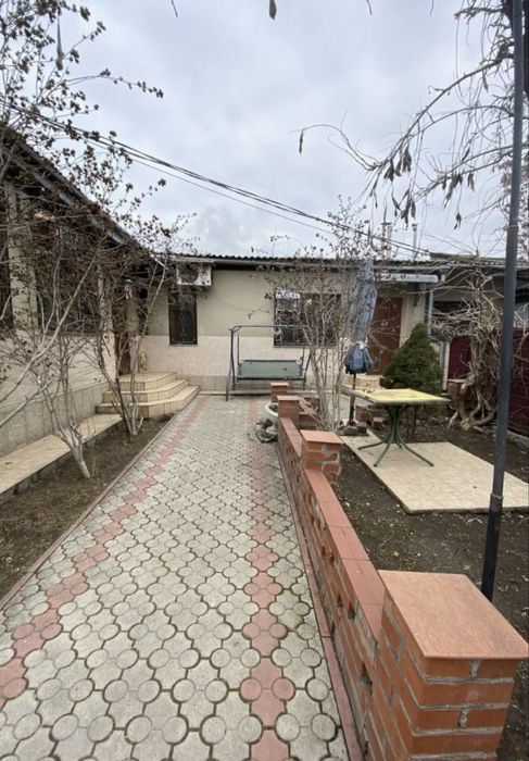 Продаю  4к будинок в Центрі