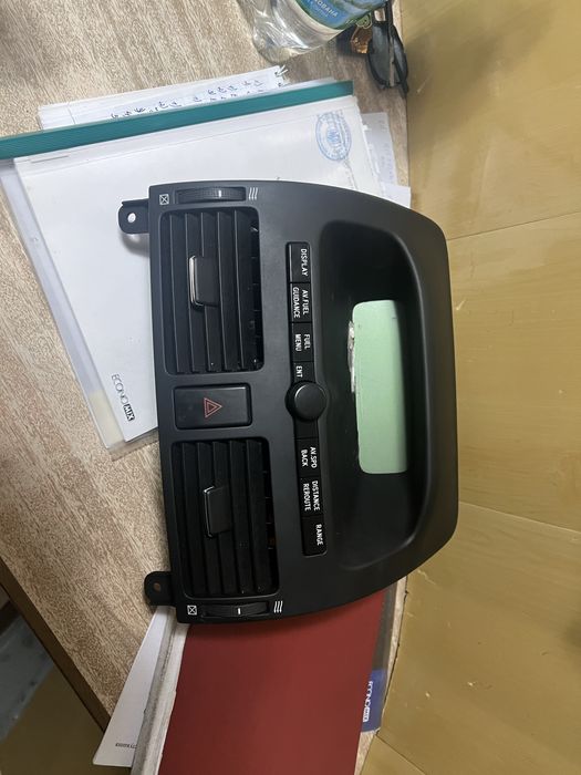 Дисплей магнитолы Toyota avensis T25(2003-2009)