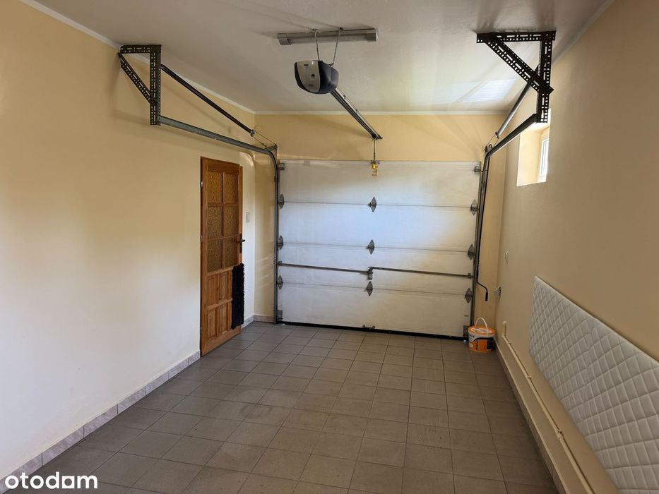 Wolnostojący dom z garażem w spokojnej okolicy z dużą działką 1430m2