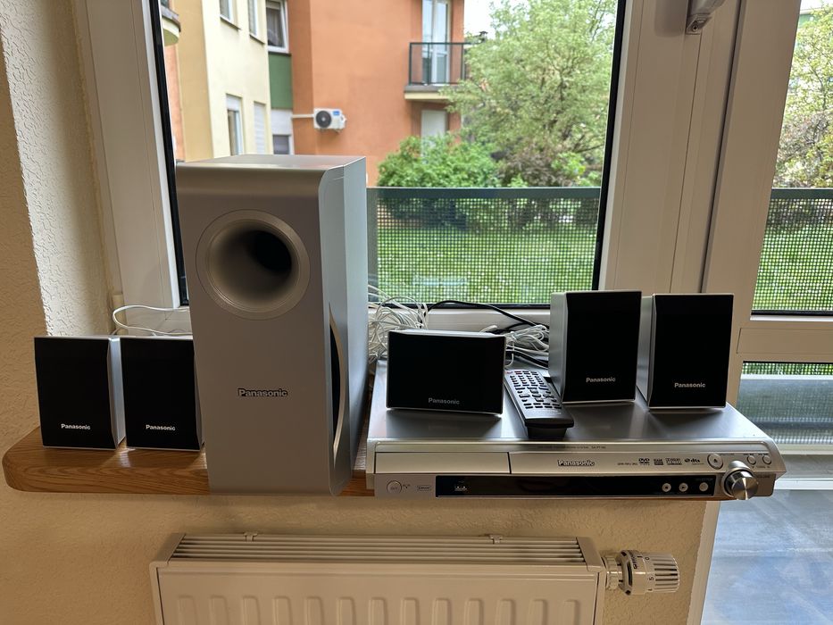 Zestaw kina domowego z odtwarzaczem DVD Panasonic PT160E
