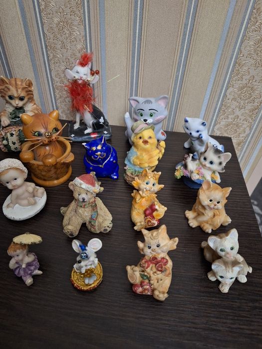 Статуетки новогодние, котики, санта, мишки