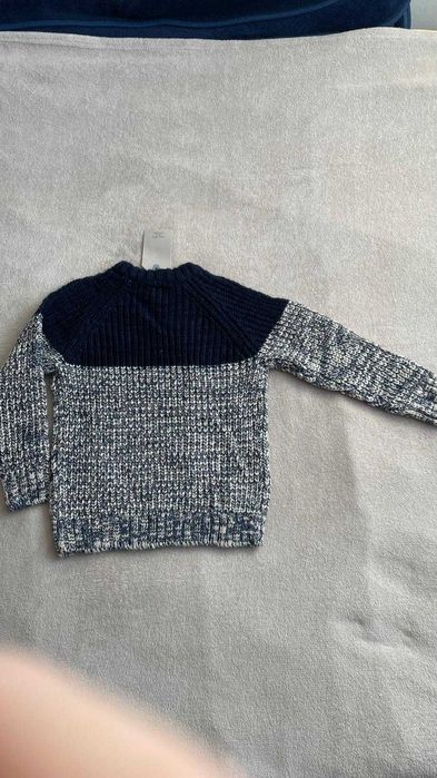 Sweter ZARA. 128 cm