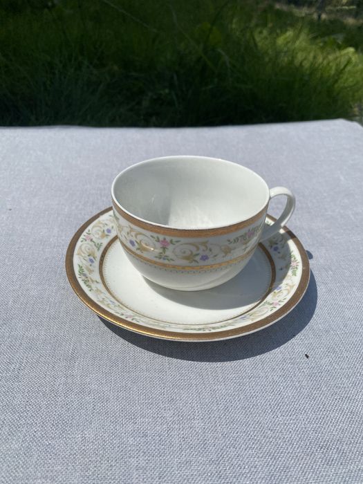 Zestaw kubek i maly talerzyk