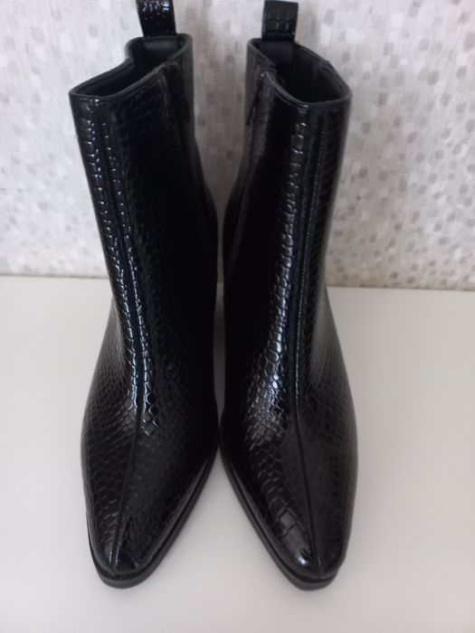 Продажа жіночих ботинків