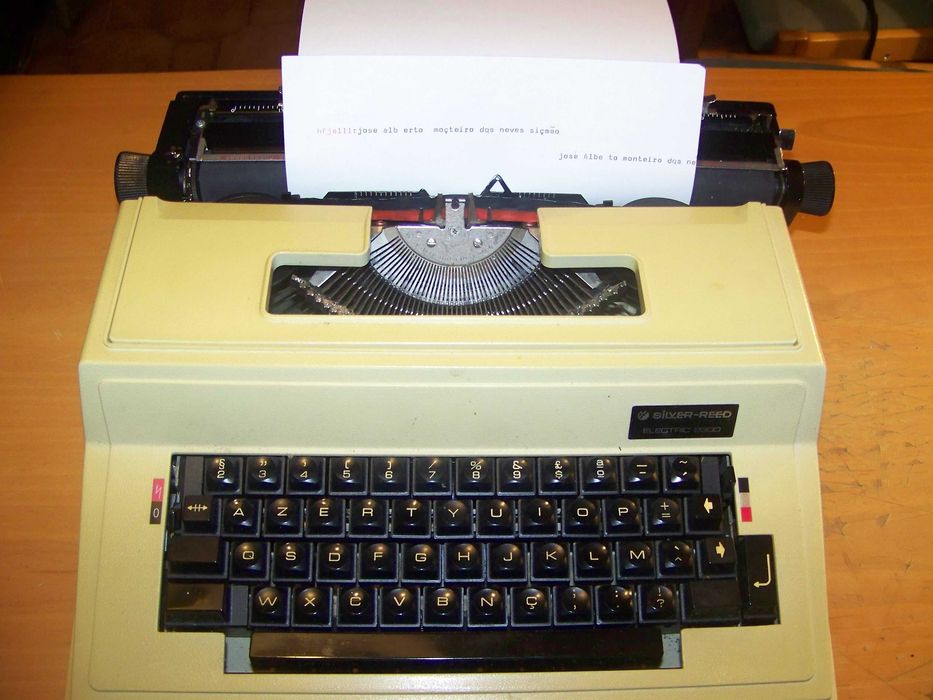 máquina de escrever elétrica antiga SILVER REED