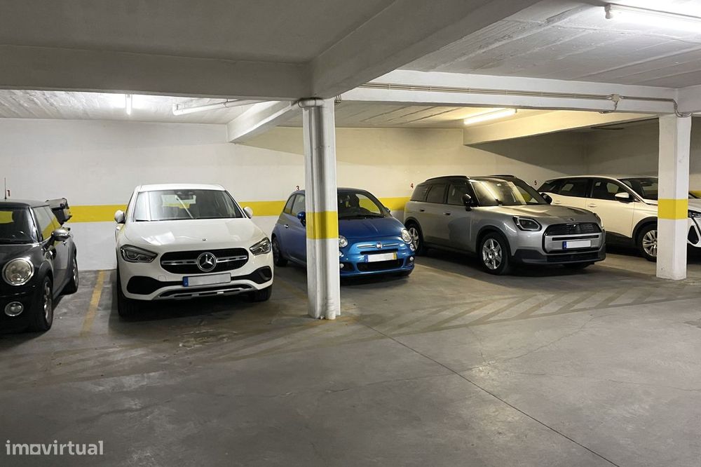 Lugar de Garagem Amplo 13m² | Laranjeiras | 100m da Loja do Cidadão