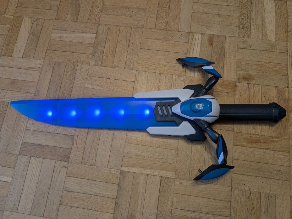 Mattel  Miecz Max Steel Świeci dla. 67 cm