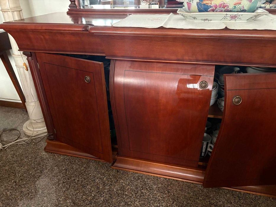 Aparador com espelho em cerejeira